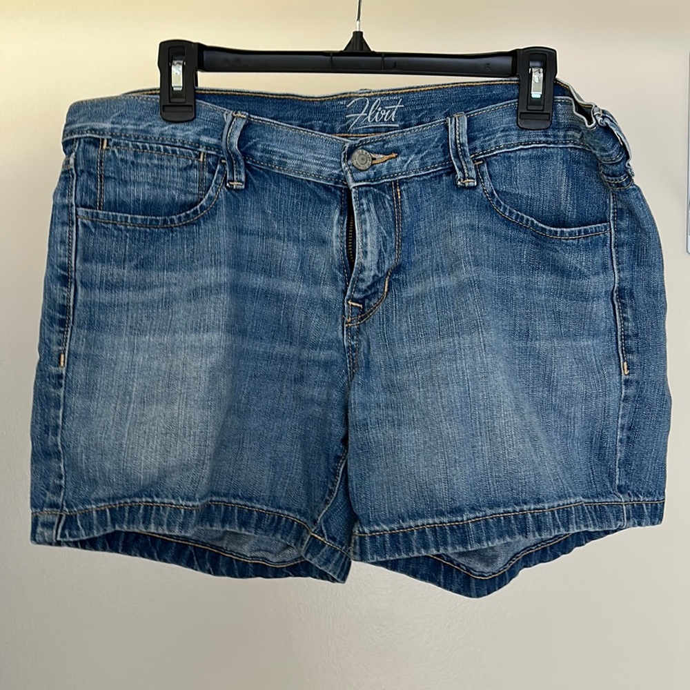 Old navy flirt jean shorts